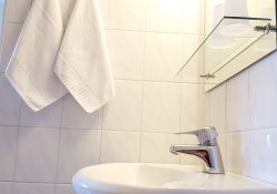 majutus Pärnu hotell Emmi standard tuba WC